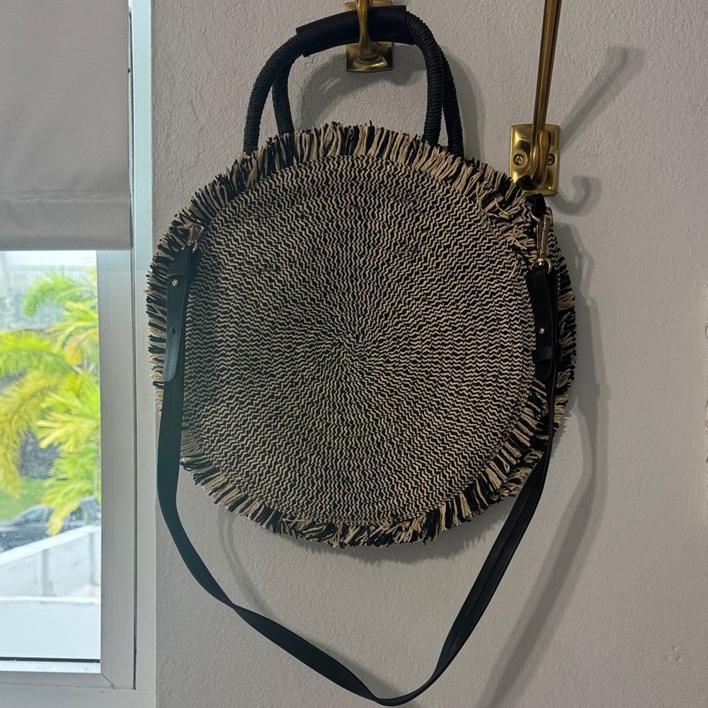 Zara Black and Cream Round Shoulder Bag